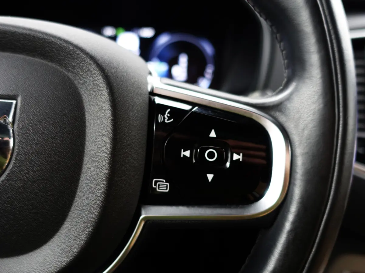 2.0 T8 Twin Engine AWD Inscription Aut- Bowers Wilkins, Panodak, Memory, Head Up, Stoelventilatie, Stuur/Stoelverwarming