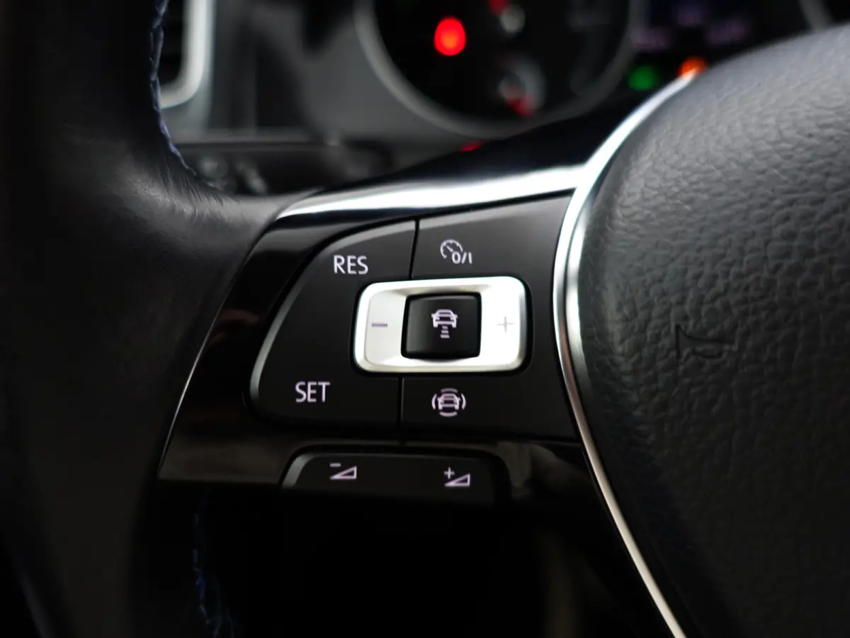 Highline Aut- CarPlay, Dynamic Select, Park Assist, Led, Stoelverwarming, Ada Cruise, Clima