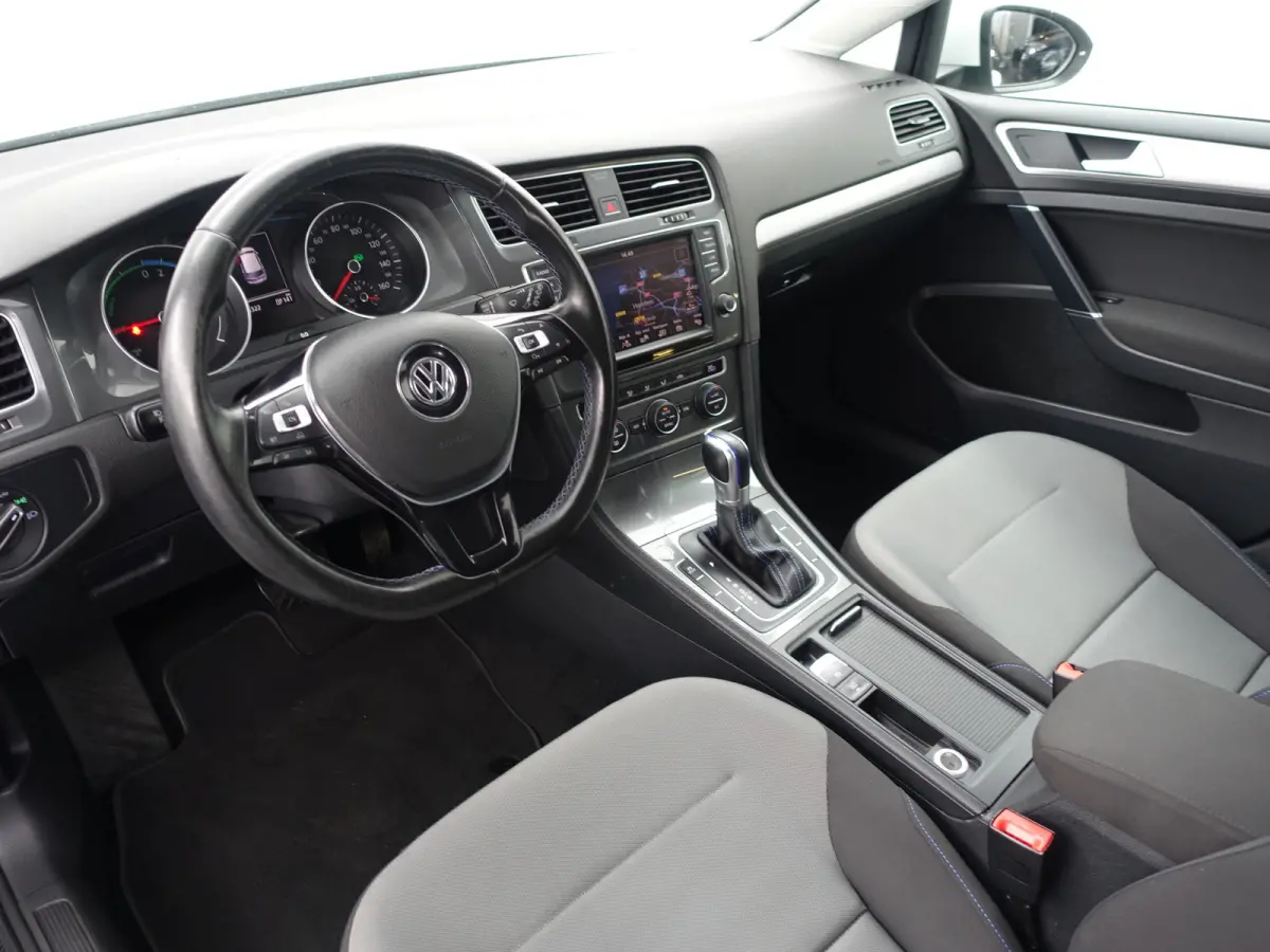 Highline Aut- Xenon Led, Carplay, Navigatie, Clima, Dynamic Select, Cruise