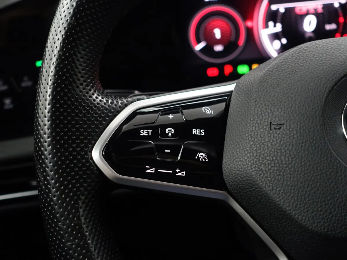 2.0 TSI GTI Aut- Panoramadak, Harman Kardon, Head Up, Stuur/Stoelverwarming, Sfeerverlichting