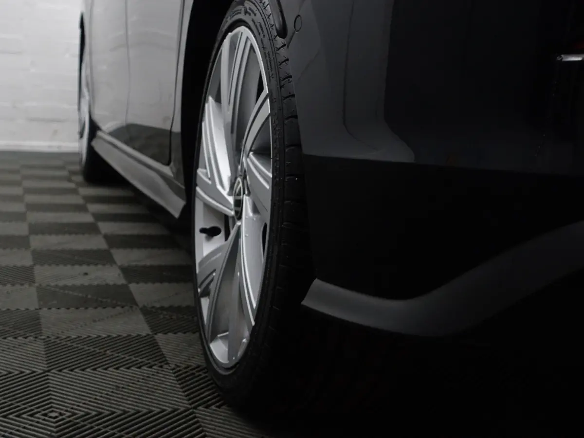 2.0 TSI GTI Aut- Panoramadak, Harman Kardon, Head Up, Stuur/Stoelverwarming, Sfeerverlichting