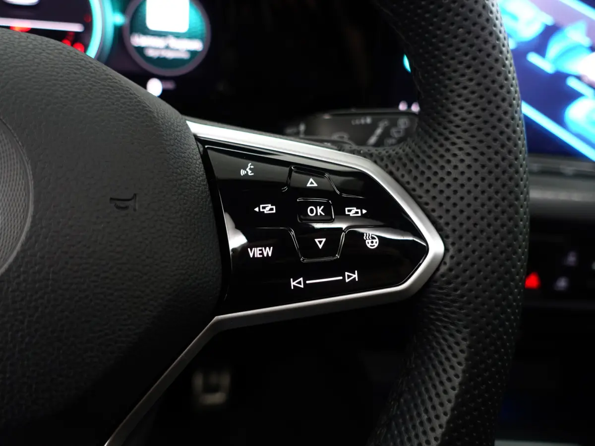 2.0 TSI GTI Aut- Panoramadak, Harman Kardon, Sfeerverlichting, Stuur/Stoelverwarming, Park Pilot