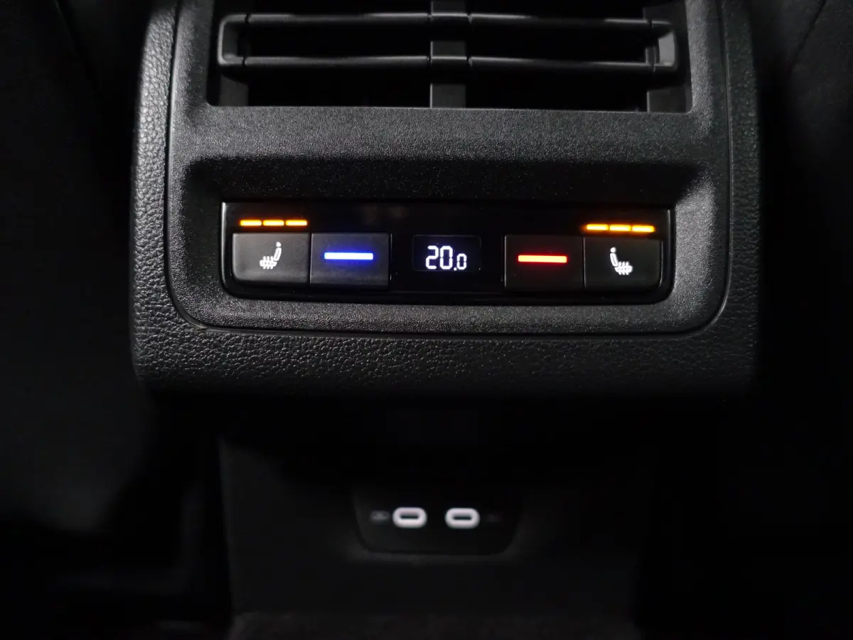 2.0 TSI GTI Aut- Panoramadak, Harman Kardon, Sfeerverlichting, Stuur/Stoelverwarming, Park Pilot