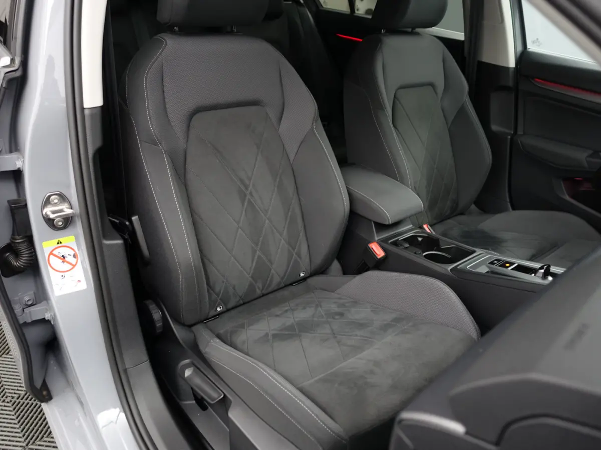 1.4 eHybrid GTE 242pk Aut- Head Up, Carplay, Sfeerverlichting, Stoelmassage, Memory, Stuur/Stoelverwarming, Ada Cruise