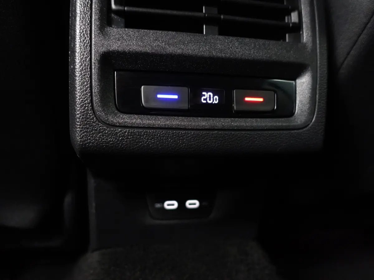 1.4 eHybrid 245pk Advanced Aut- Carplay, Android auto, Memory, Stuur/Stoelverwarming, Sfeerverlichting, Full Front LED