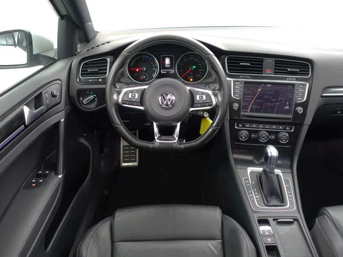 1.4 TSI GTE Performance Aut- Panoramadak, Carplay, Camera, Park Assist, Park Pilot, Ada Cruise, Leder Sport Interieur