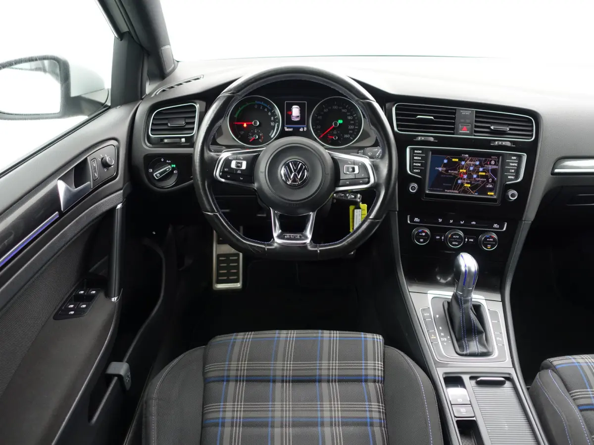 1.4 TSI GTE Highline Aut- Xenon Led, CarPlay, Navi, Park Assist, Blindspot, Clima, Cruise