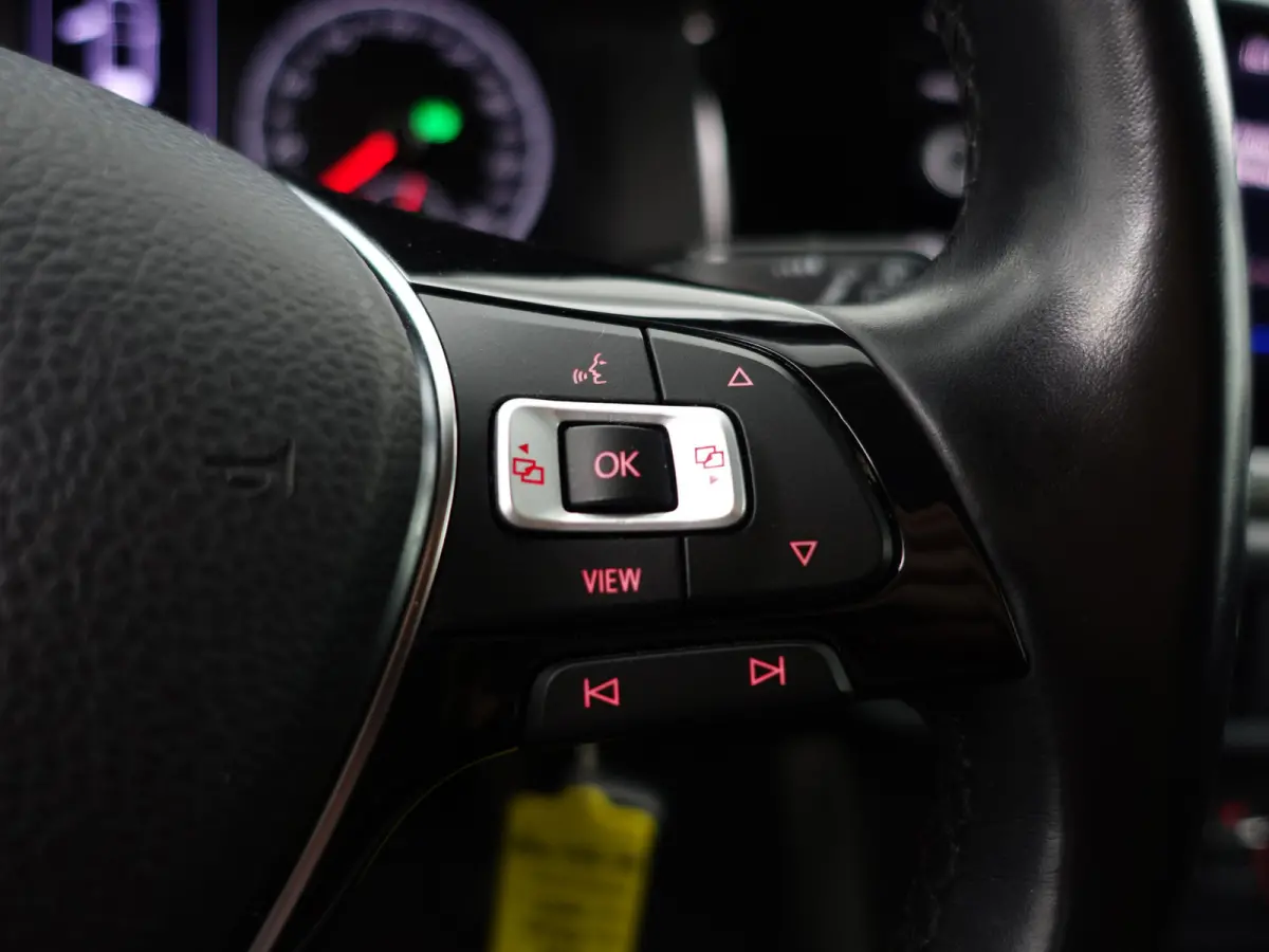 1.0 TSI R Line Aut- Carplay, Android Auto, Led, Privacy Glass, Navigatie, Cruise