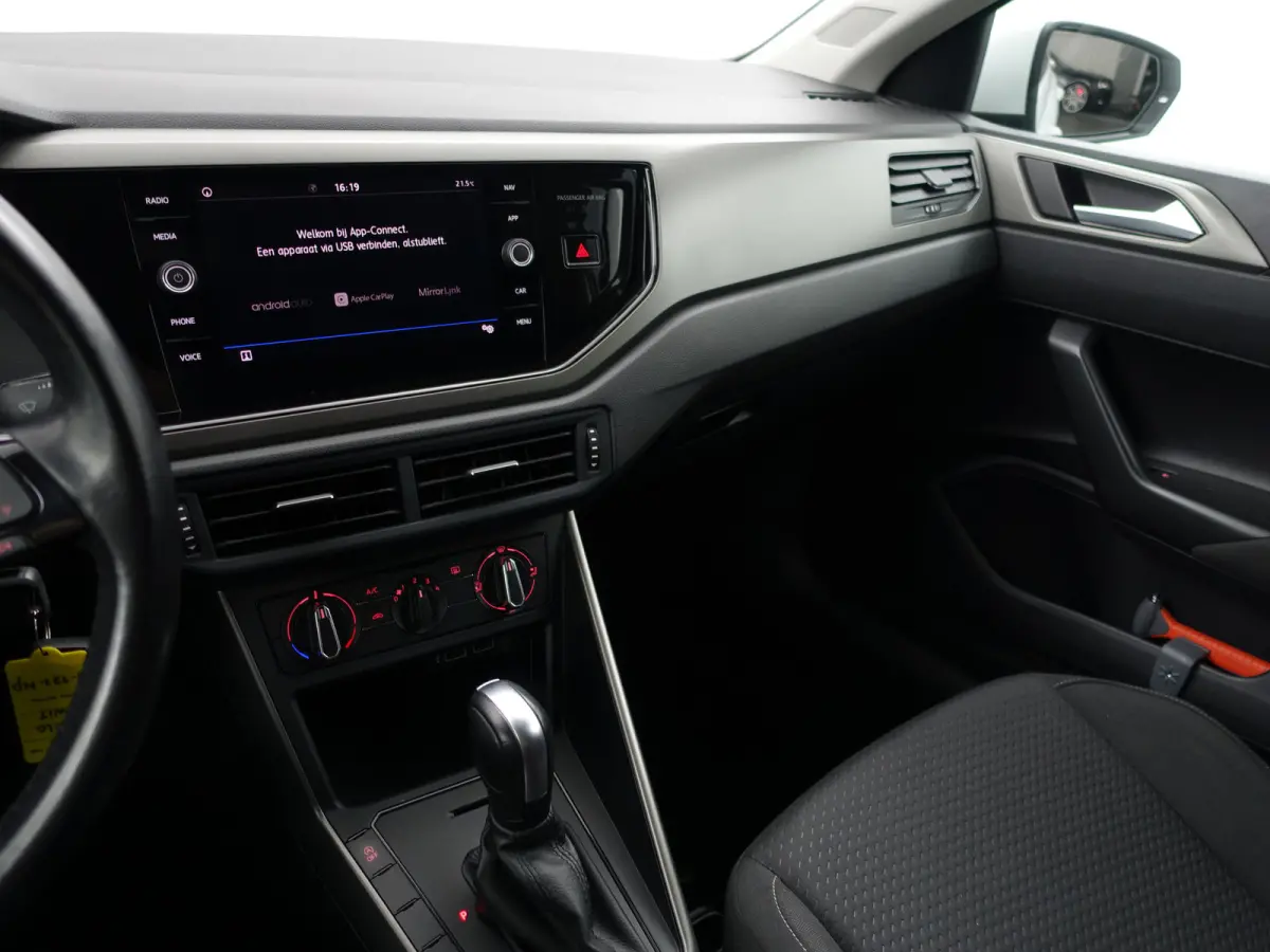 1.0 TSI R Line Aut- Carplay, Android Auto, Led, Privacy Glass, Navigatie, Cruise