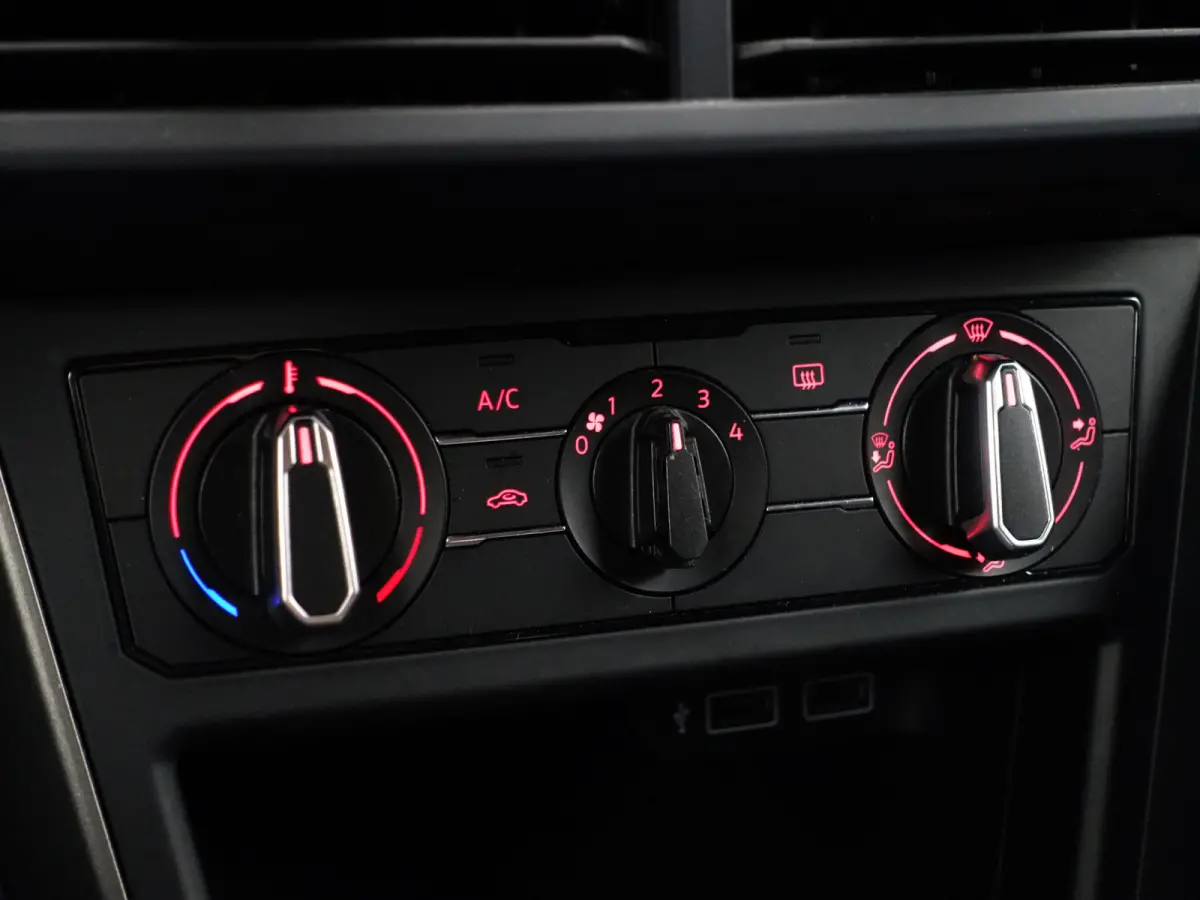 1.0 TSI R Line Aut- Carplay, Android Auto, Led, Privacy Glass, Navigatie, Cruise