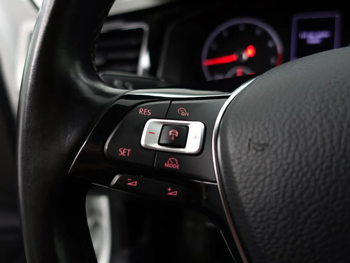 1.0 TSI R Line Aut- Carplay, Android Auto, Led, Privacy Glass, Navigatie, Cruise