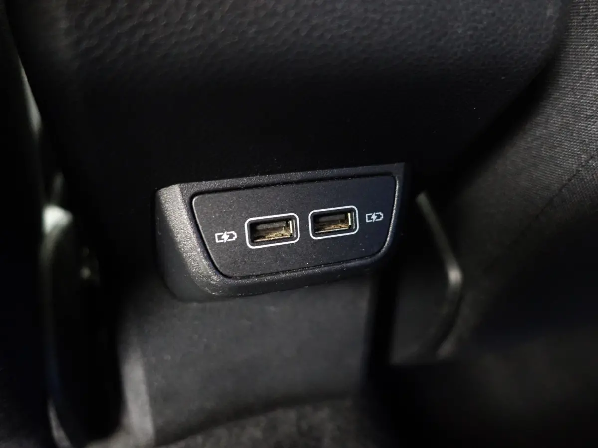 1.0 TSI R Line Aut- Carplay, Android Auto, Led, Privacy Glass, Navigatie, Cruise