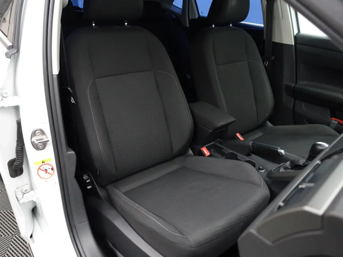 1.0 TSI R Line Aut- Carplay, Android Auto, Led, Privacy Glass, Navigatie, Cruise