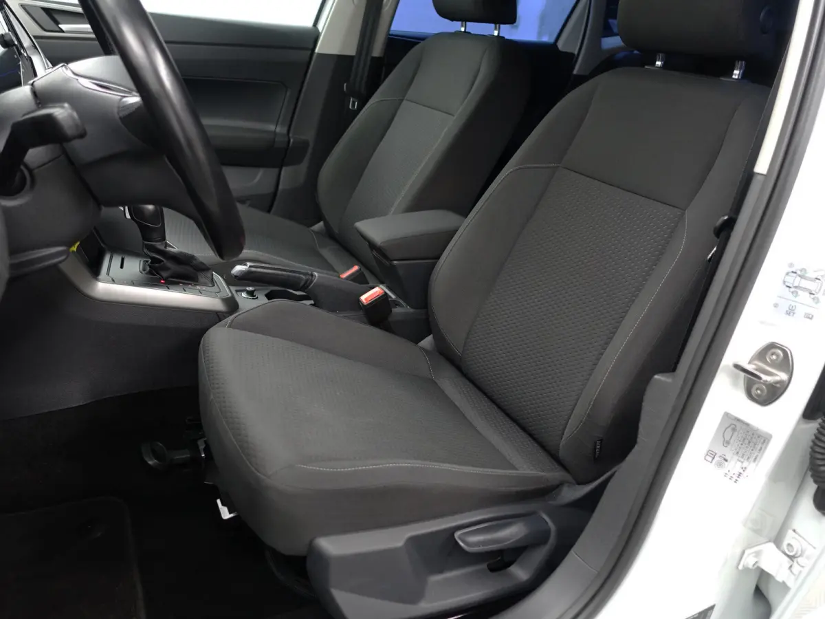 1.0 TSI R Line Aut- Carplay, Android Auto, Led, Privacy Glass, Navigatie, Cruise
