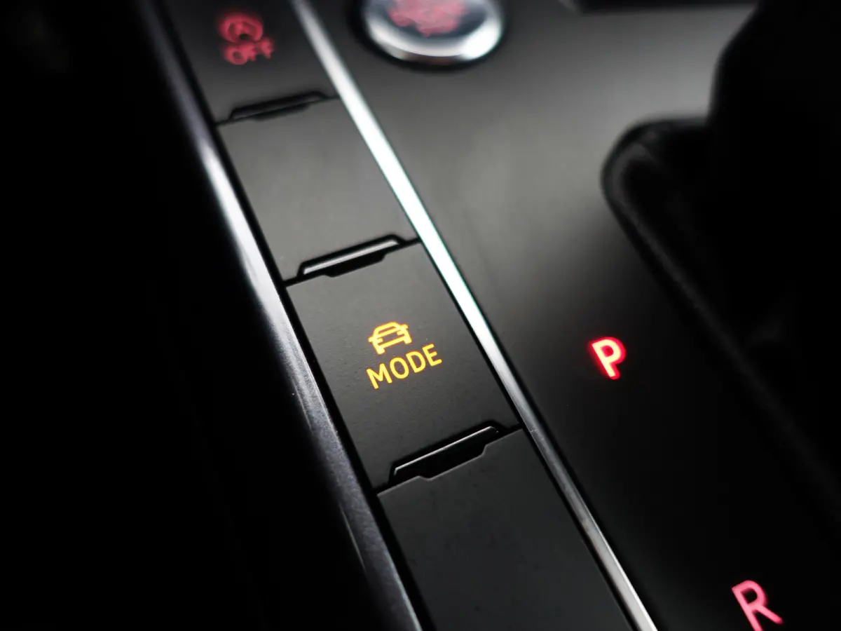 1.0 TSI R Line Aut- Panodak, Virtual Cockpit, Xenon Led, Ada Cruise, Carplay, Park Assist, Dynamic Select