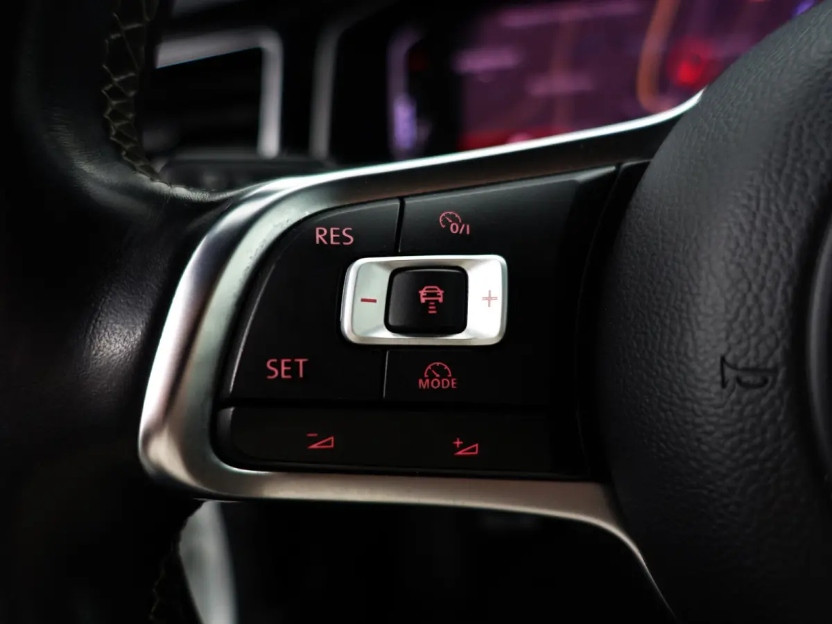 1.0 TSI R Line Aut- Panodak, Virtual Cockpit, Xenon Led, Ada Cruise, Carplay, Park Assist, Dynamic Select