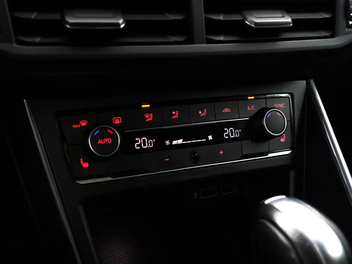 1.0 TSI R Line Aut- Panodak, Virtual Cockpit, Xenon Led, Ada Cruise, Carplay, Park Assist, Dynamic Select