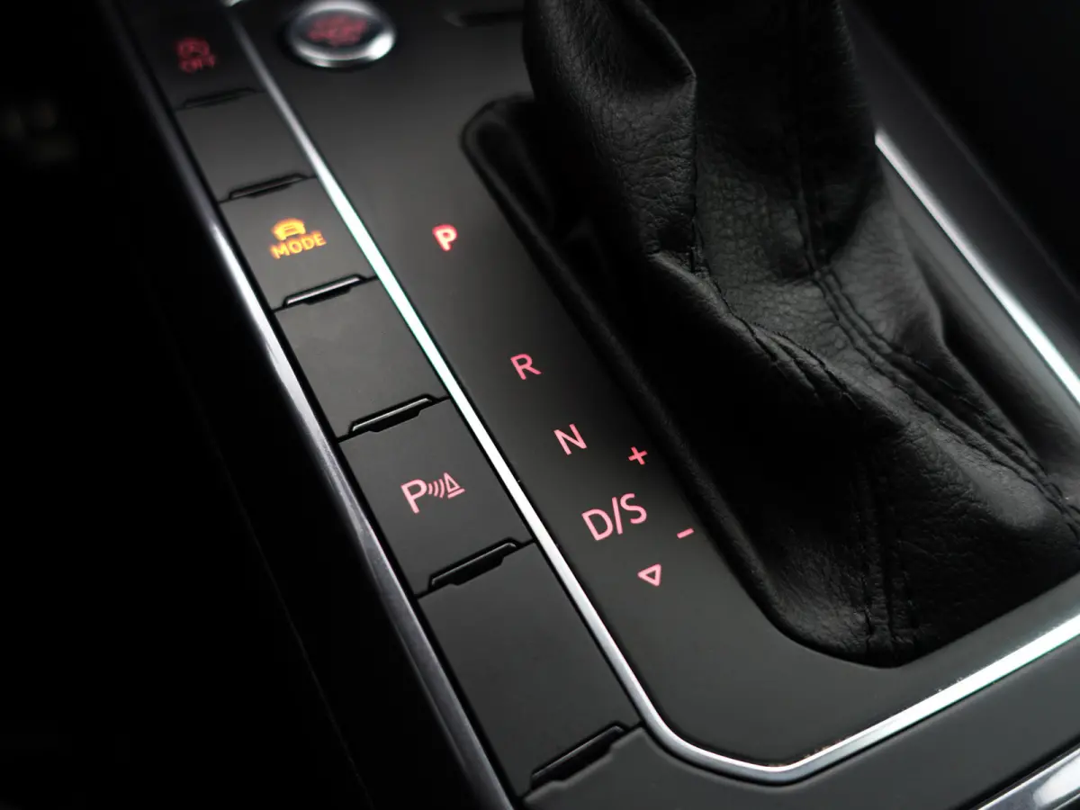 1.0 TSI R Line Aut- Panodak, Virtual Cockpit, Xenon Led, Ada Cruise, Carplay, Park Assist, Dynamic Select