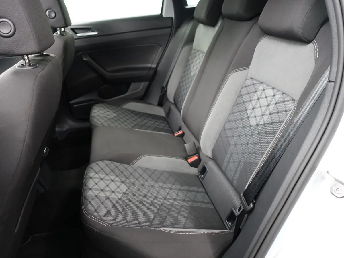 1.0 TSI R-Line- Panoramadak, Keyless, Xenon Led, CarPlay, Ada Cruise, Sport Interieur, Stoelverwarming