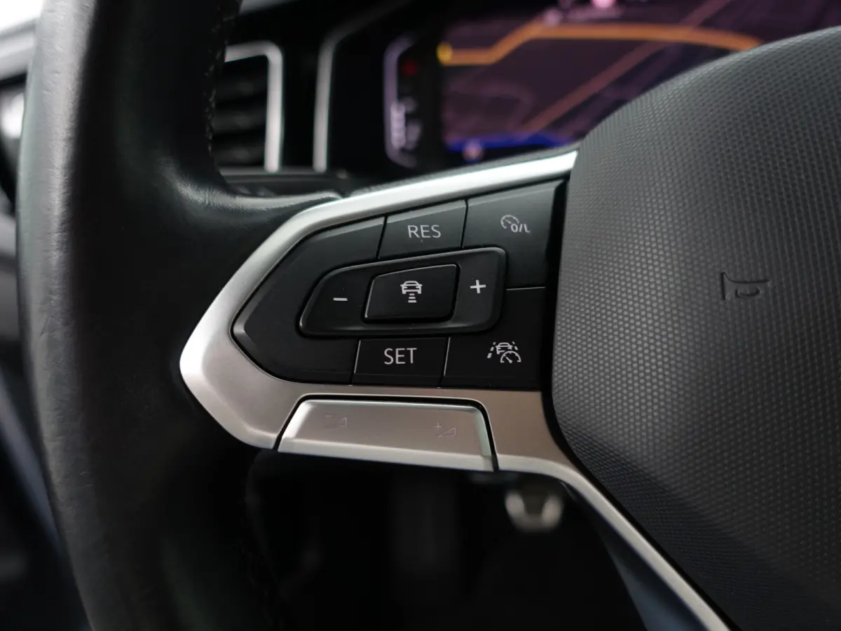 1.0 TSI R-Line- Panoramadak, Keyless, Xenon Led, CarPlay, Ada Cruise, Sport Interieur, Stoelverwarming