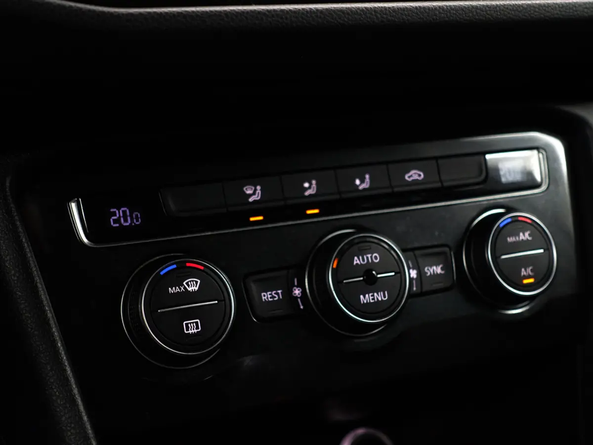 1.4 TSI ACT R Line Aut- Sport Leder Interieur, Front Assist, Clima, Cruise
