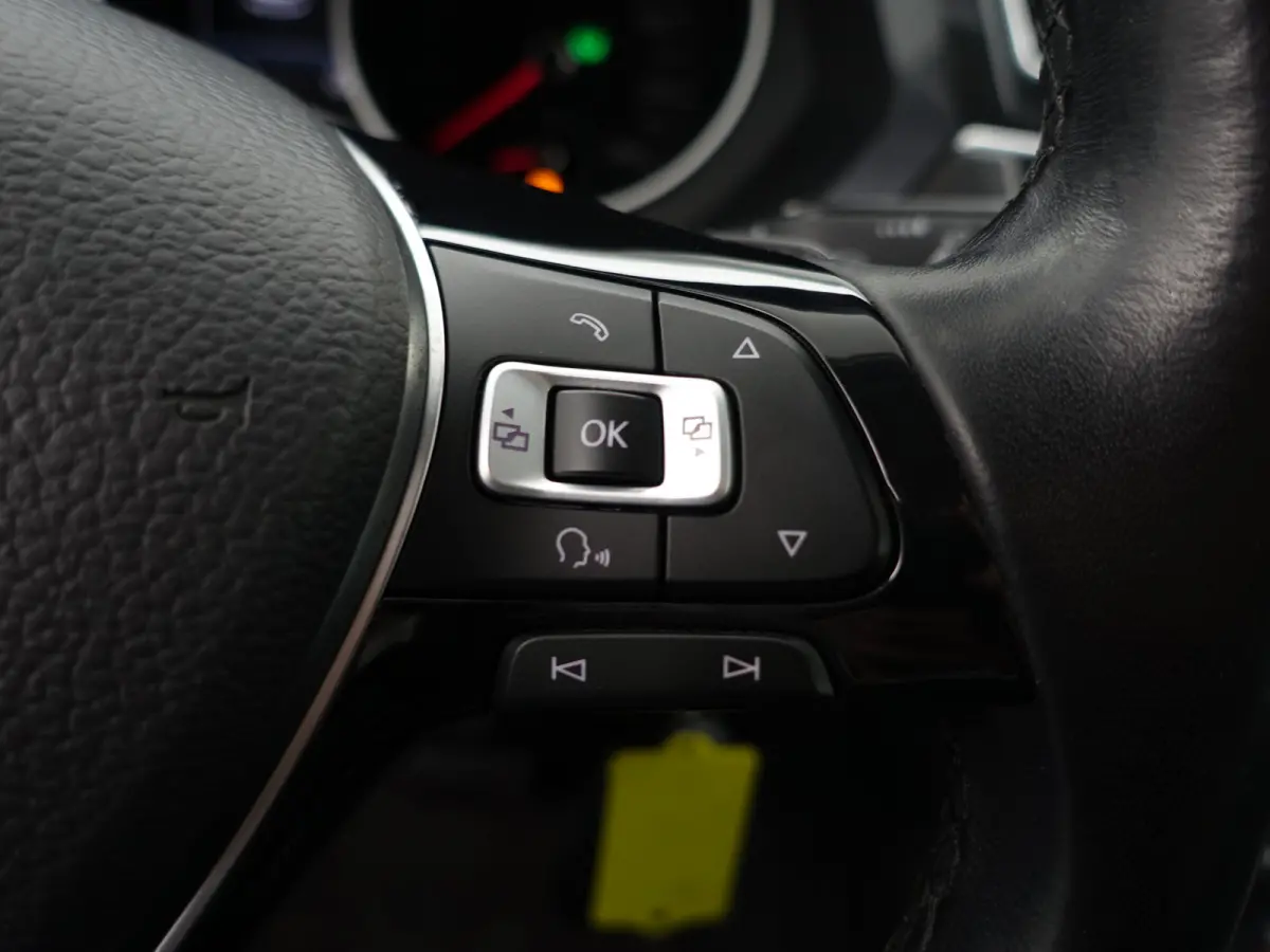 1.4 TSI ACT R Line Aut- Sport Leder Interieur, Front Assist, Clima, Cruise