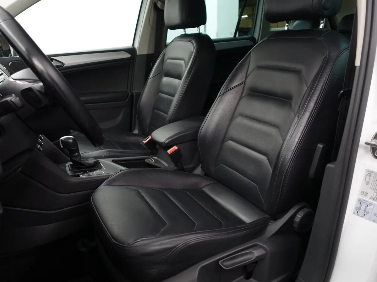 1.4 TSI ACT R Line Aut- Sport Leder Interieur, Front Assist, Clima, Cruise