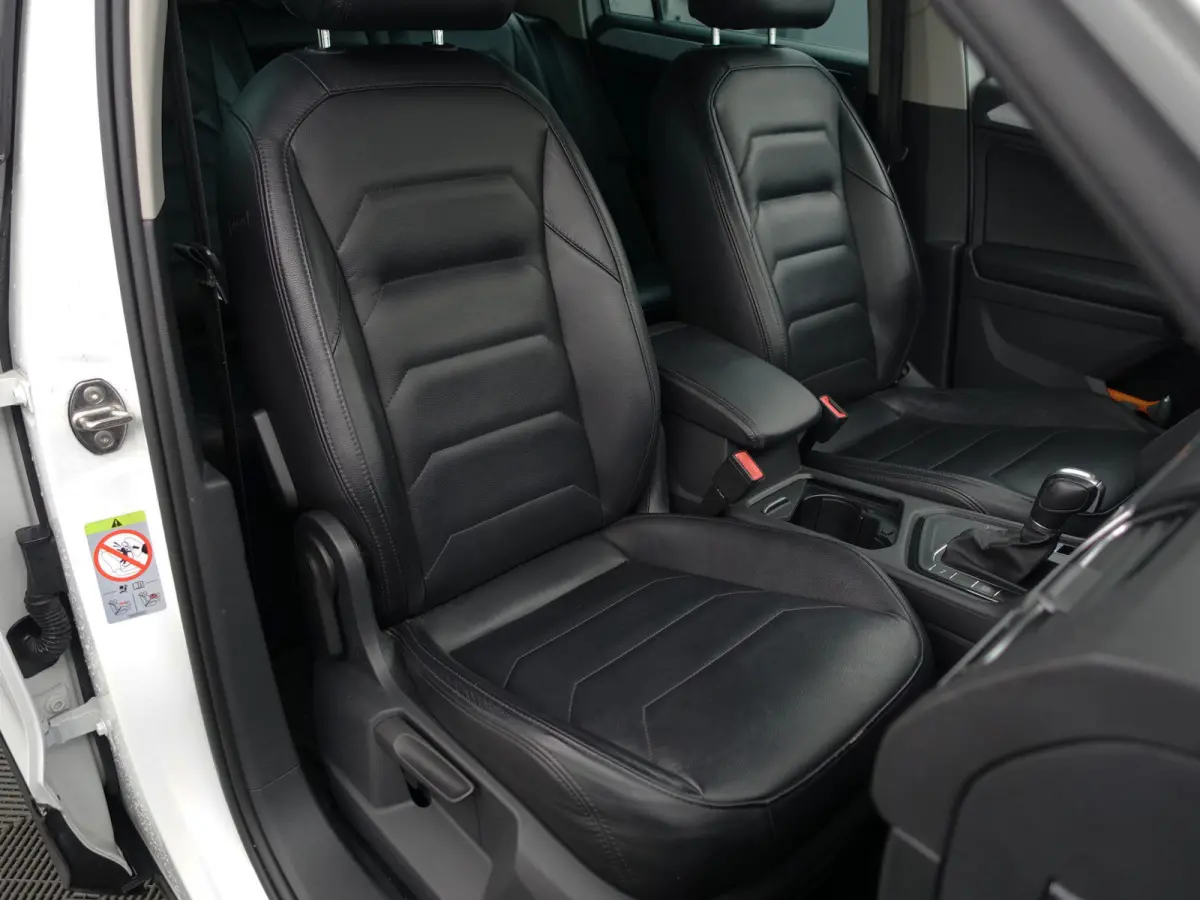 1.4 TSI ACT R Line Aut- Sport Leder Interieur, Front Assist, Clima, Cruise