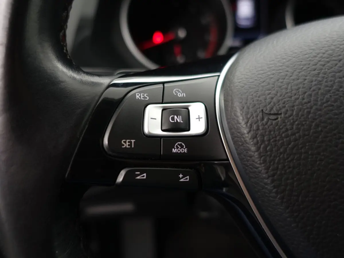 1.4 TSI ACT R Line Aut- Sport Leder Interieur, Front Assist, Clima, Cruise
