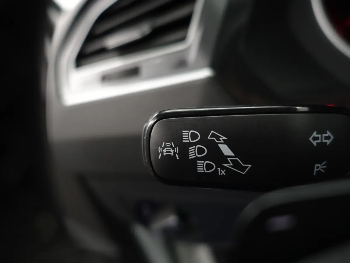 1.4 TSI ACT R Line Aut- Sport Leder Interieur, Front Assist, Clima, Cruise