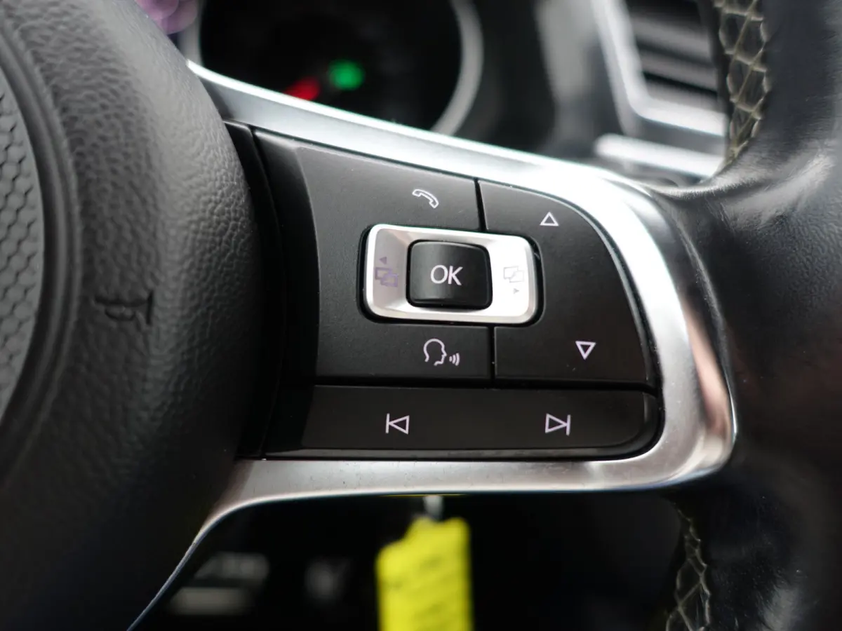 2.0 TSI 4Motion R Line Aut- Panoramadak, Carplay, Camera, Ada Cruise, Dynamic Select, Park Pilot