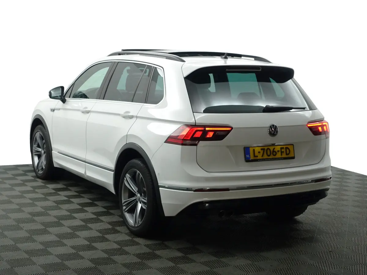 2.0 TSI 4Motion R Line Aut- Panoramadak, Carplay, Camera, Ada Cruise, Dynamic Select, Park Pilot