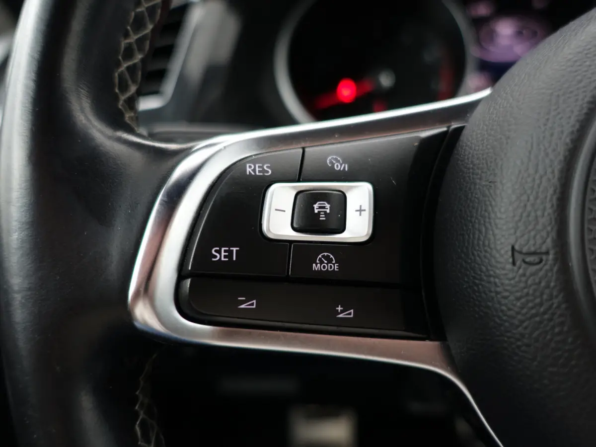 2.0 TSI 4Motion R Line Aut- Panoramadak, Carplay, Camera, Ada Cruise, Dynamic Select, Park Pilot