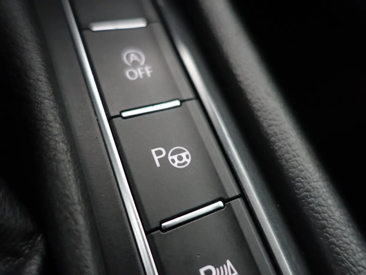 2.0 TSI 4Motion R Line Aut- Panoramadak, Carplay, Camera, Ada Cruise, Dynamic Select, Park Pilot
