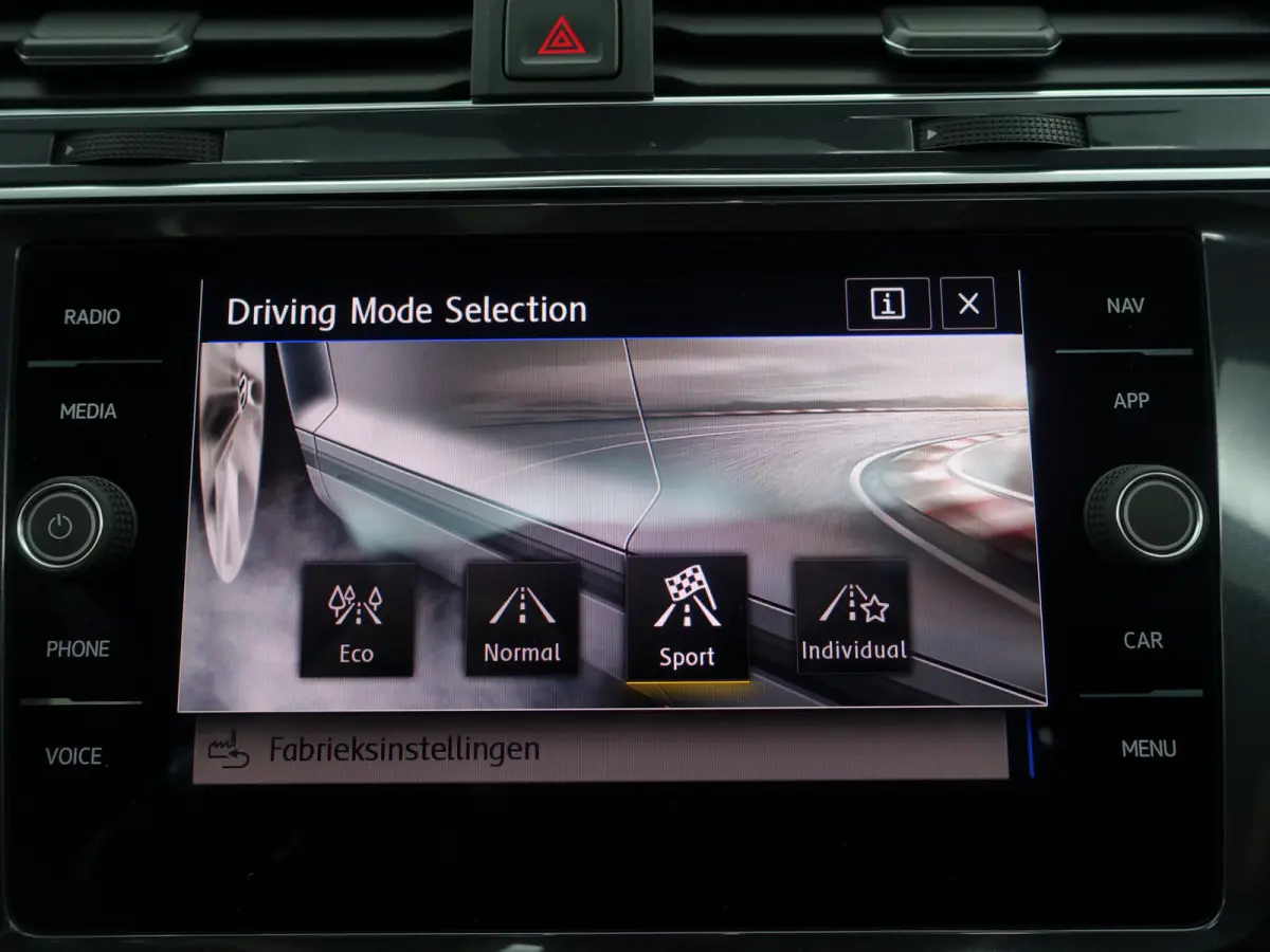 1.5 TSI R-line+ Aut- 7 Pers, Panoramadak, Stoelmassage, Keyless, Virtual Cockpit, Park Pilot, ACC, Dynamic Select