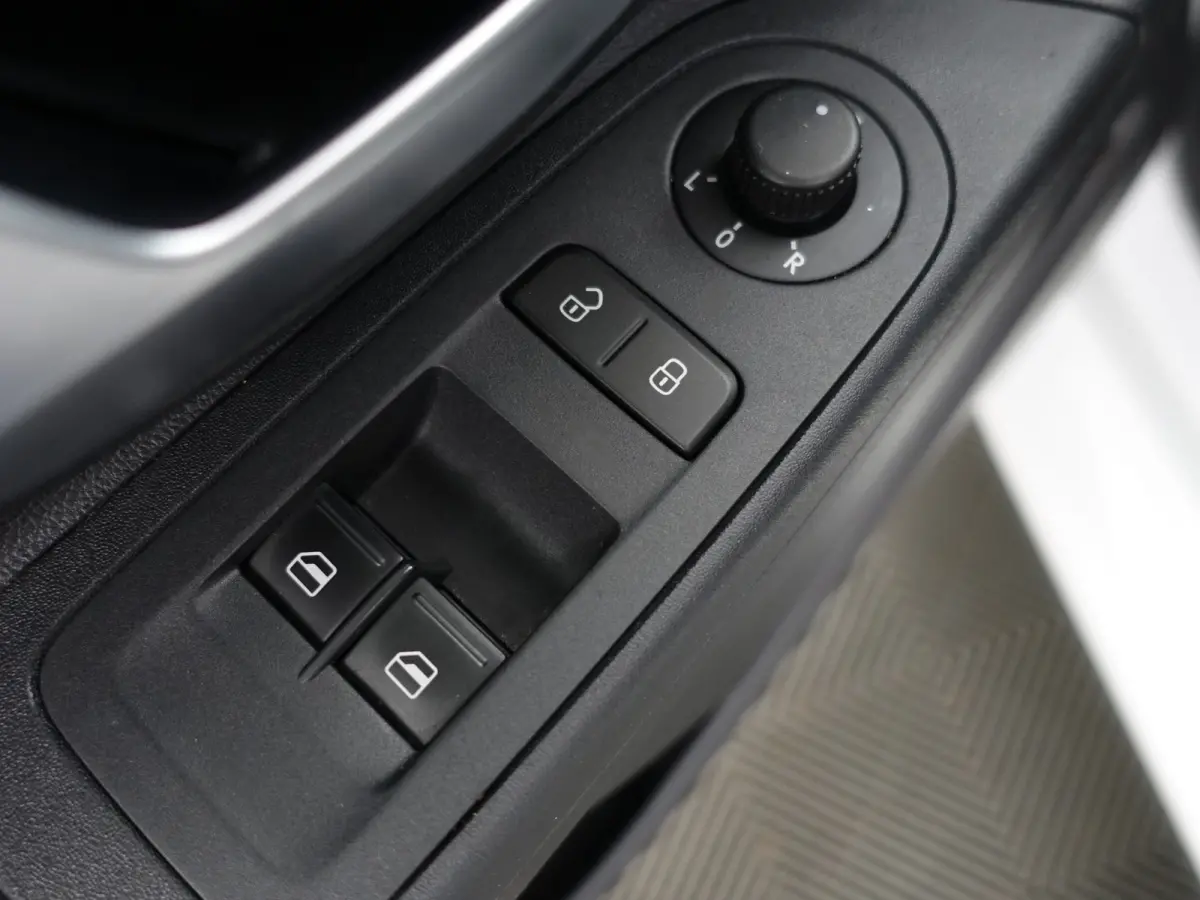 Up! 1.0 BMT R Line+ Led, Bluetooth audio, Privacy Glass, Clima, Comfort Interieur