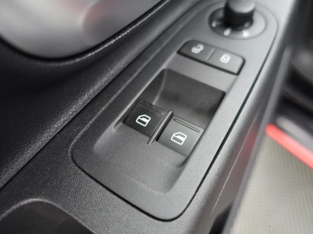 Up! 1.0 BMT R Line- Bluetooth audio, Cruise, Clima, Led, Carbon Interieur Afwerking, Privacy Glass