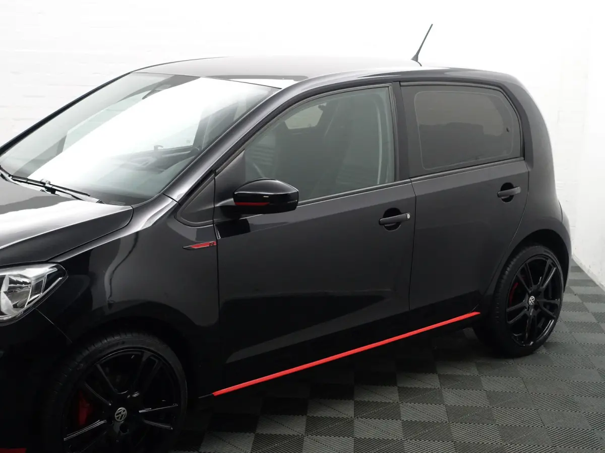 Up! 1.0 BMT R Line- Bluetooth audio, Cruise, Clima, Led, Carbon Interieur Afwerking, Privacy Glass