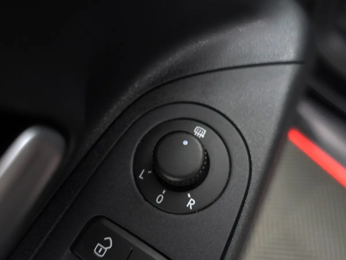 Up! 1.0 BMT R Line- Bluetooth audio, Cruise, Clima, Led, Carbon Interieur Afwerking, Privacy Glass