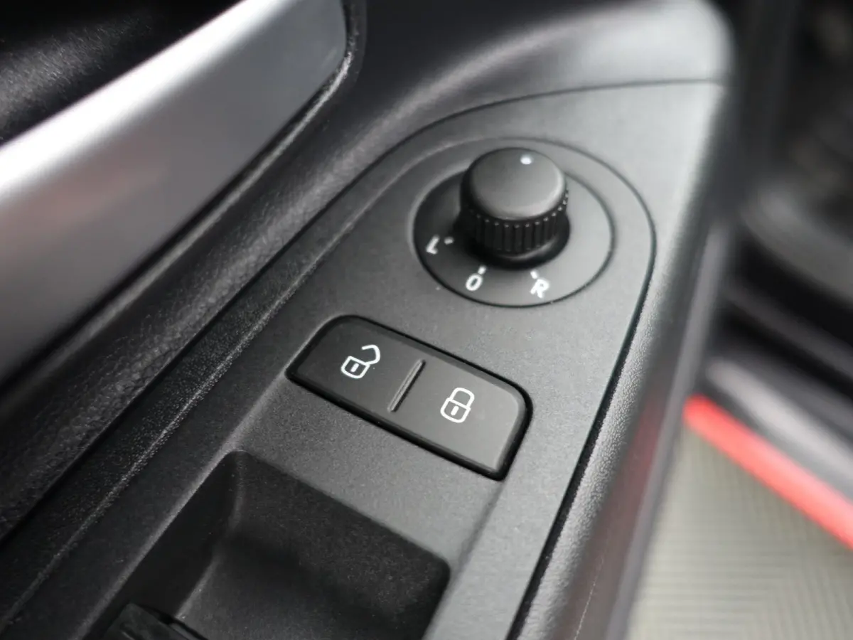 Up! 1.0 BMT R Line- Bluetooth audio, Cruise, Clima, Led, Carbon Interieur Afwerking, Privacy Glass