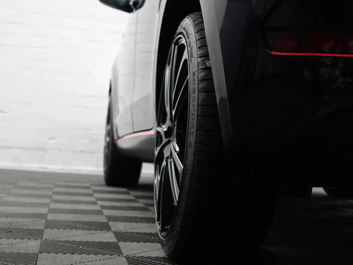 Up! 1.0 BMT R Line- Bluetooth audio, Cruise, Clima, Led, Carbon Interieur Afwerking, Privacy Glass