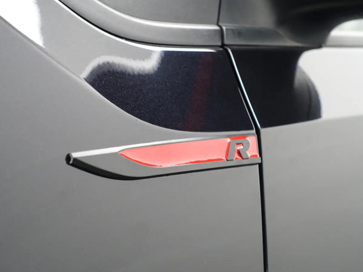 Up! 1.0 BMT R Line- Bluetooth audio, Cruise, Clima, Led, Carbon Interieur Afwerking, Privacy Glass