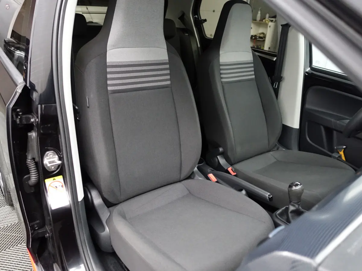 Up! 1.0 BMT R Line- Bluetooth audio, Cruise, Clima, Led, Carbon Interieur Afwerking, Privacy Glass