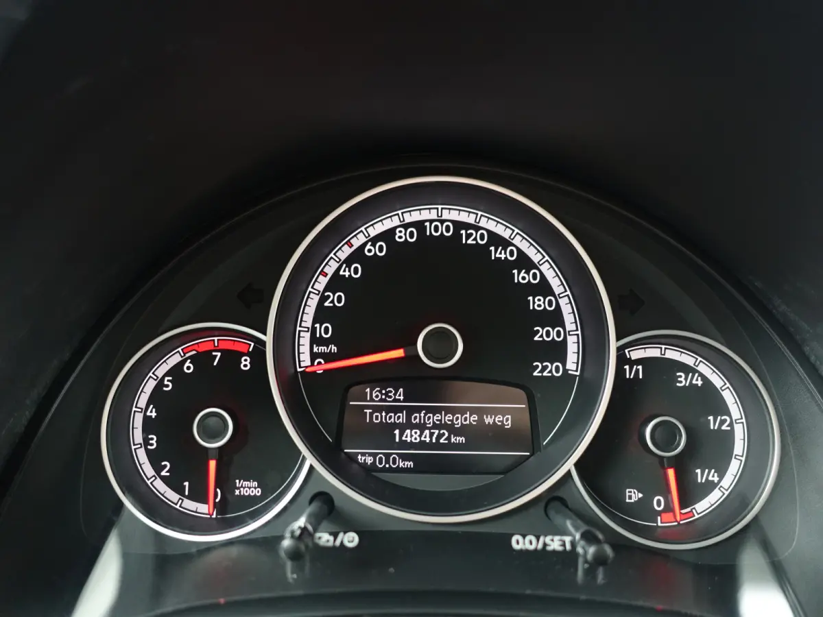 Up! 1.0 BMT R Line- Bluetooth audio, Cruise, Clima, Led, Carbon Interieur Afwerking, Privacy Glass