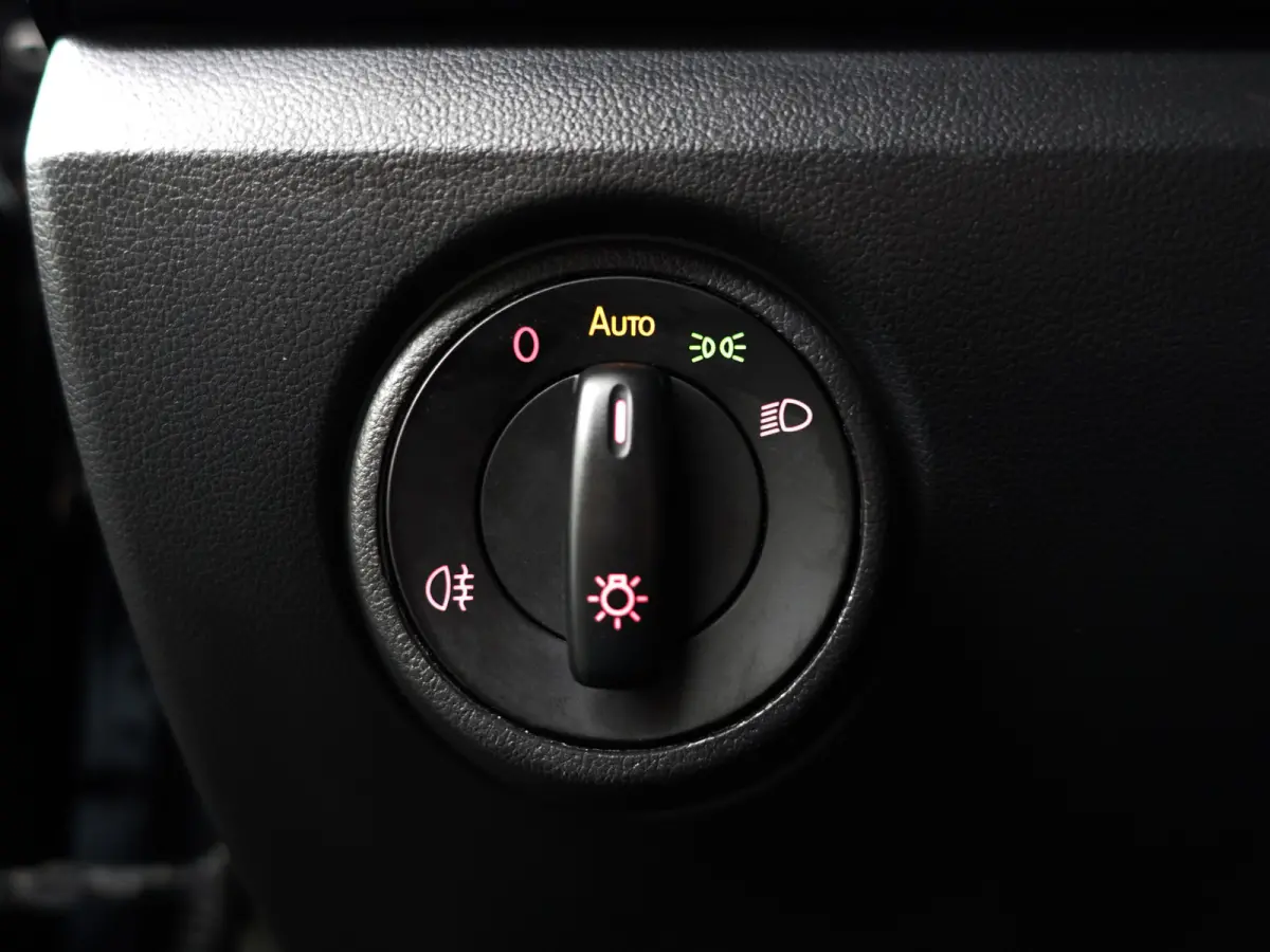 Up! 1.0 BMT R Line- Bluetooth audio, Cruise, Clima, Led, Carbon Interieur Afwerking, Privacy Glass