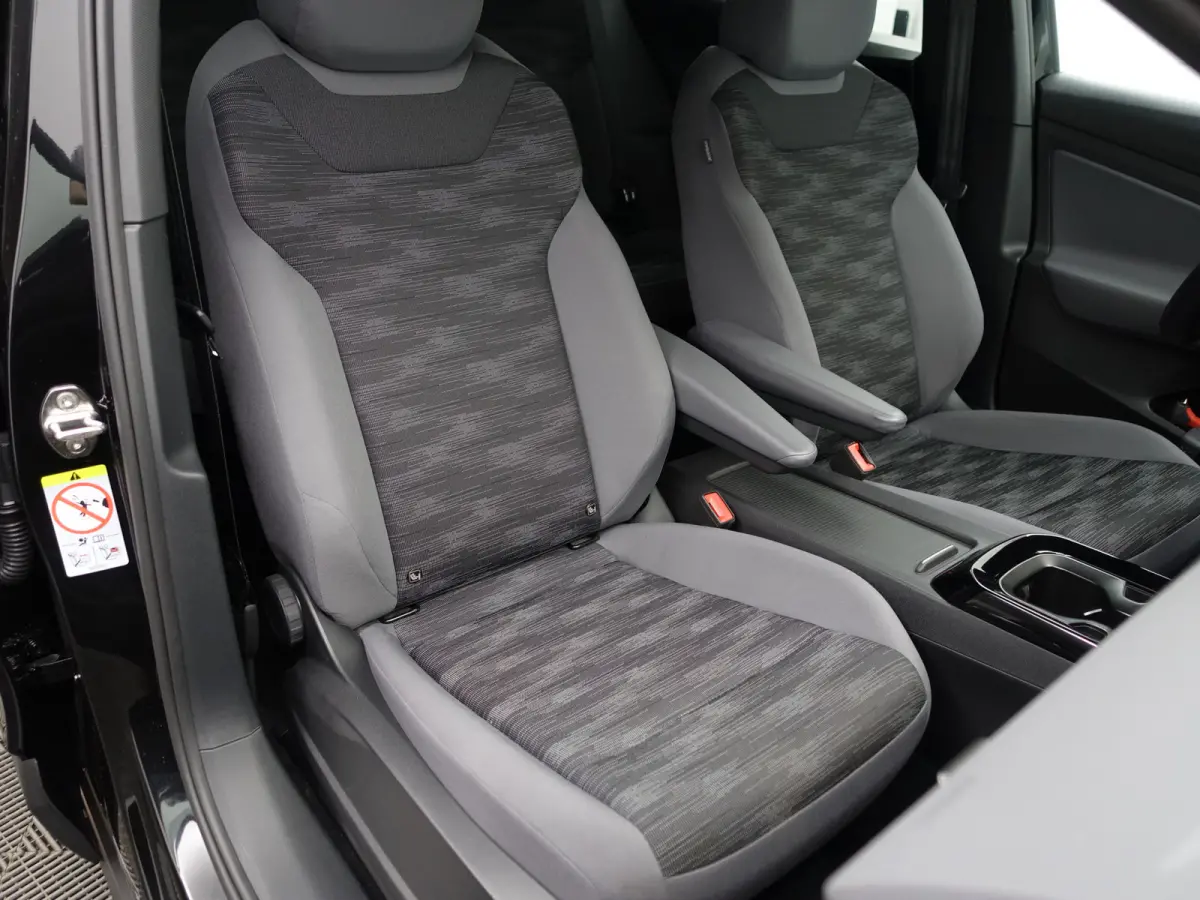 Pro 77 kWh Aut- Stuur/Stoelverwarming, Sfeerverlichting, ACC Cruise, Carplay, Android Auto