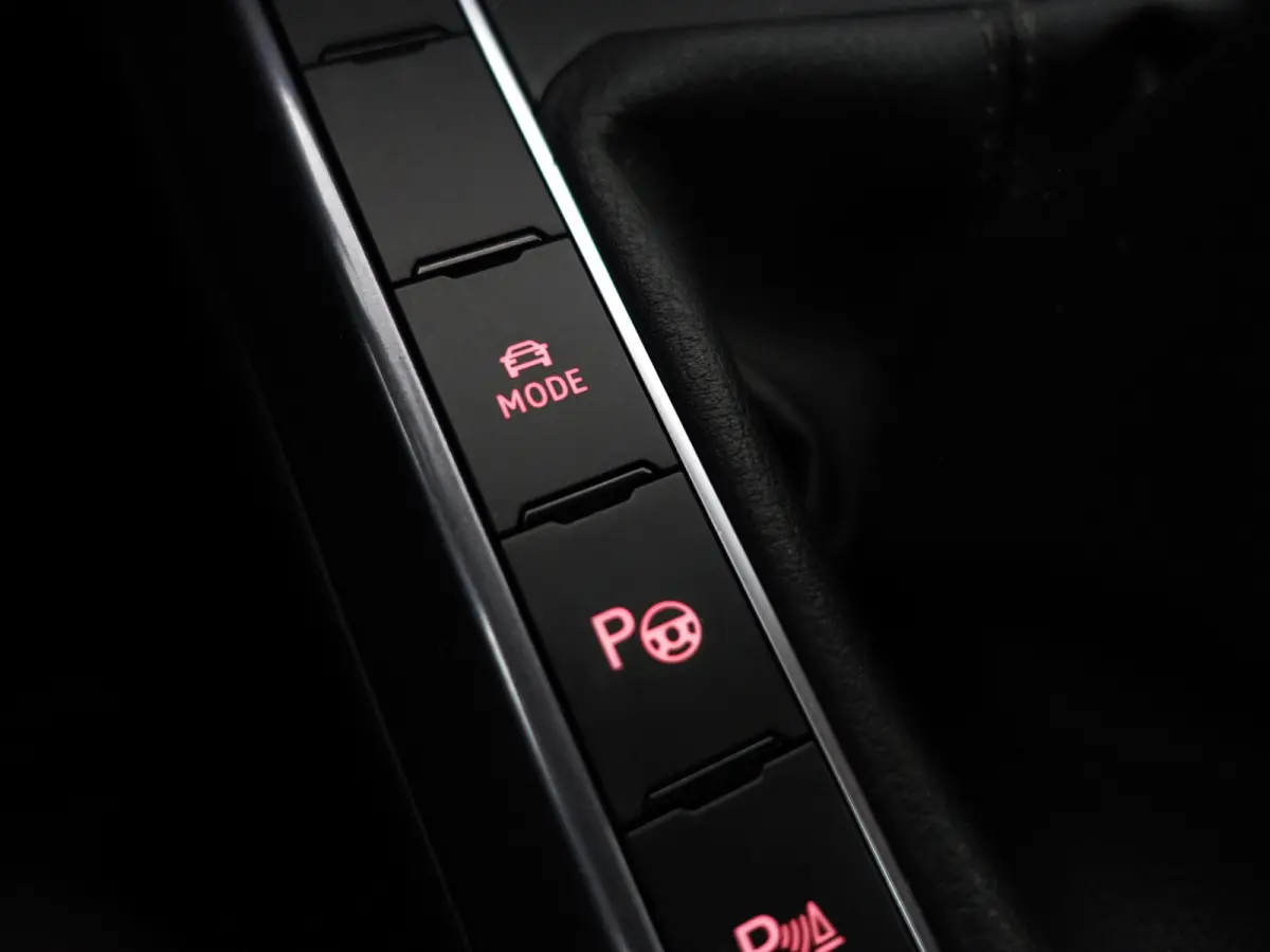 1.0 TSI R Line+ Panoramadak, Xenon Led, Dynamic Select, Ada Cruise, Park Assist, Park Pilot
