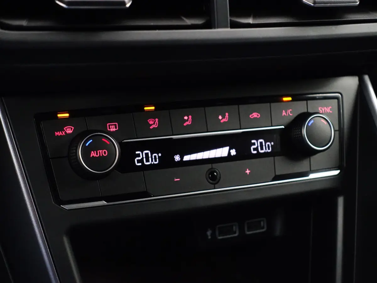 1.0 TSI R Line+ Panoramadak, Xenon Led, Dynamic Select, Ada Cruise, Park Assist, Park Pilot