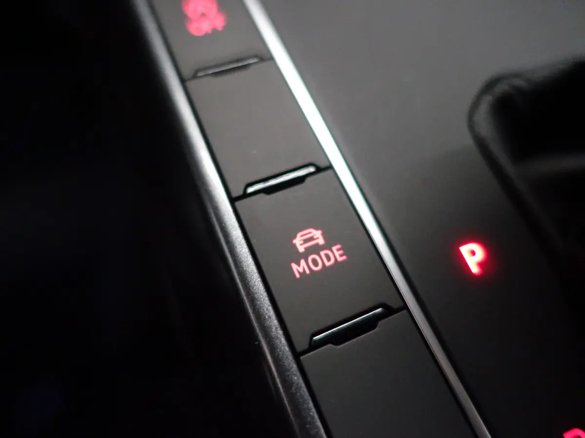 1.0 TSI Highline+ Aut- Ada Cruise, Led, Carplay, Dynamic Select, Sport Interieur, Privacy Glass