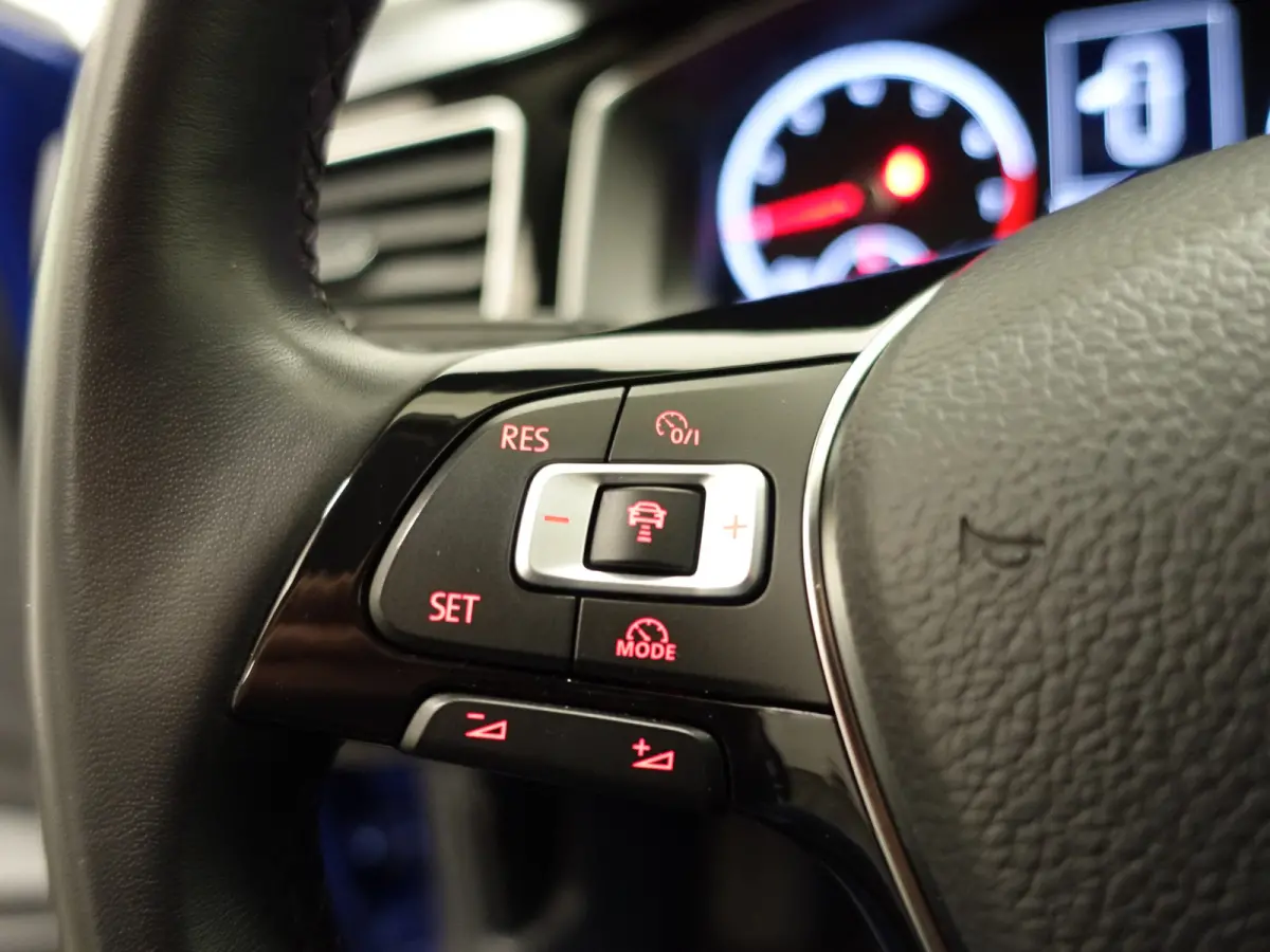 1.0 TSI Highline+ Aut- Ada Cruise, Led, Carplay, Dynamic Select, Sport Interieur, Privacy Glass